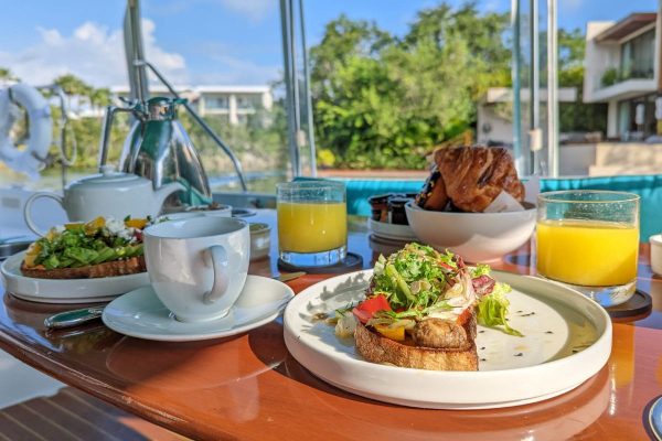 breakfast plated at resort table