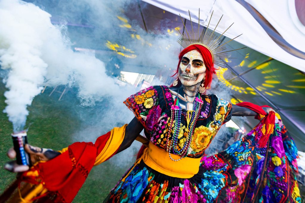 mexican catrina dances for ricky martin concert at mayakoba