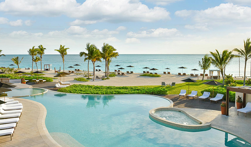 beach club at rosewood mayakoba on caribbean ocean