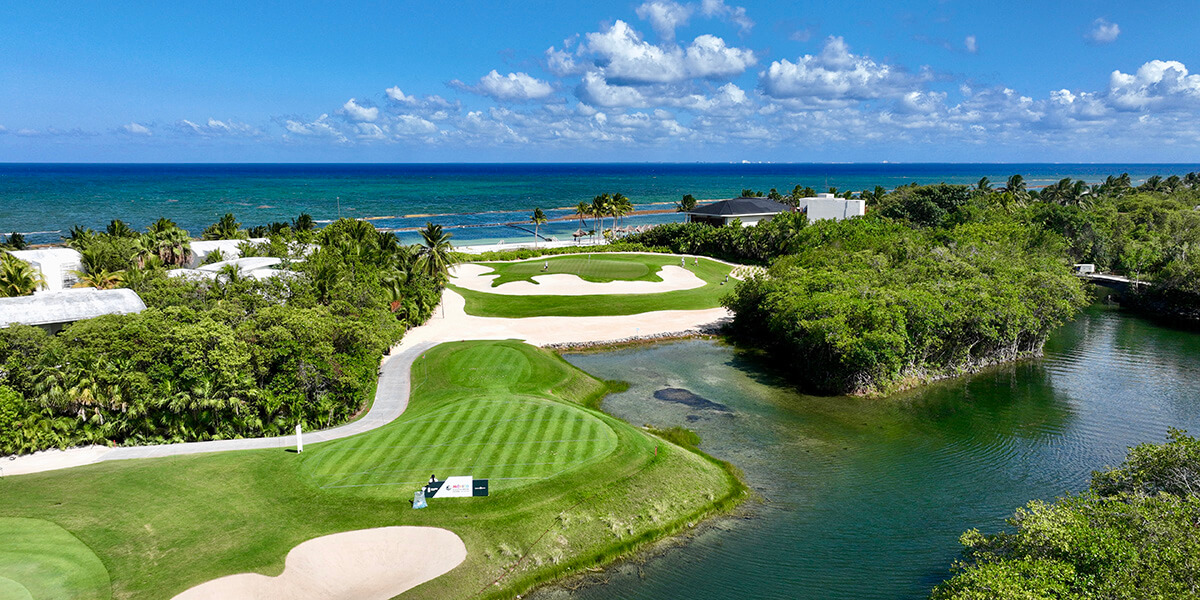 mayakoba golf course winds thorugh canals and ocean